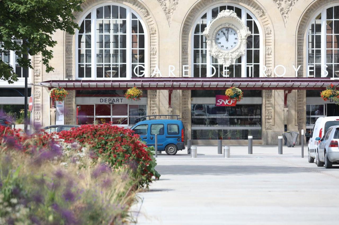 Appartement Cozy Avec Stationnement Gratuit Saint-Andre-les-Vergers Luaran gambar